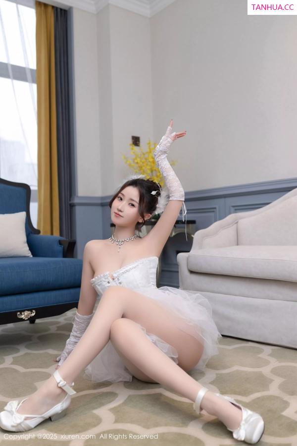   [XiuRen]高清写真图 2025.04.16 No.10161 杏子Yada 白色连衣短第24张图片